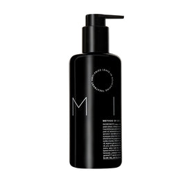 REVERIE front packaging showing large 200ml bottle and label for visibility