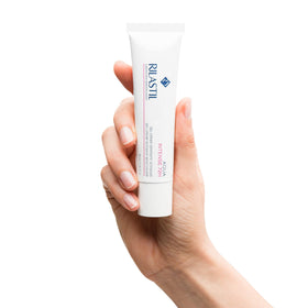 Rilastil application on back of hand demonstrating easy spread and instant comfort