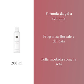 RITUALS sakura foam closeup displaying airy lather and soft cleansing benefit