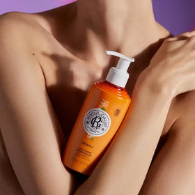 ROGER & GALLET lotion texture close-up demonstrating lightweight absorption