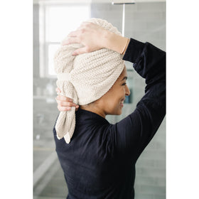 ROLSHOL used by stylist in salon illustrating professional-friendly design