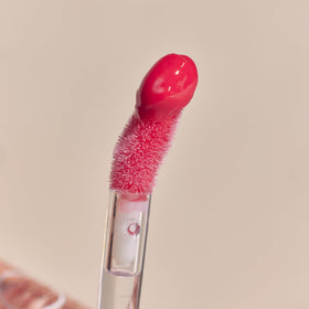 rom&nd gloss in evening styling setting showing glam, long-lasting polished look