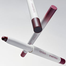 rom&nd application on lips illustrating defined contour and natural finish