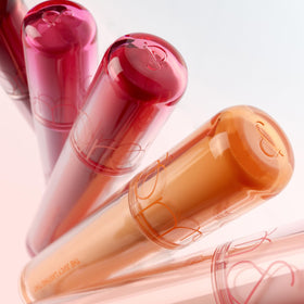 rom&nd size in hand showing compact tube for easy travel and quick touch-ups