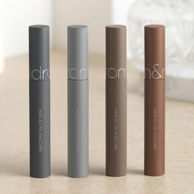 rom&nd mascara wand close-up highlighting bristles for precise separation