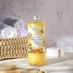 ROMIIE ZOI creamy foamy lather on hands demonstrating gentle cleansing benefit