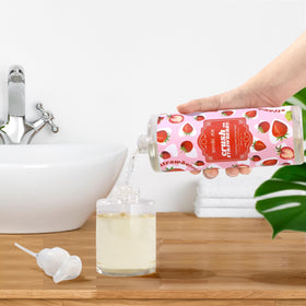 ROMIIE ZOI ingredients display with jojoba oil and vitamin B5 for nourishment