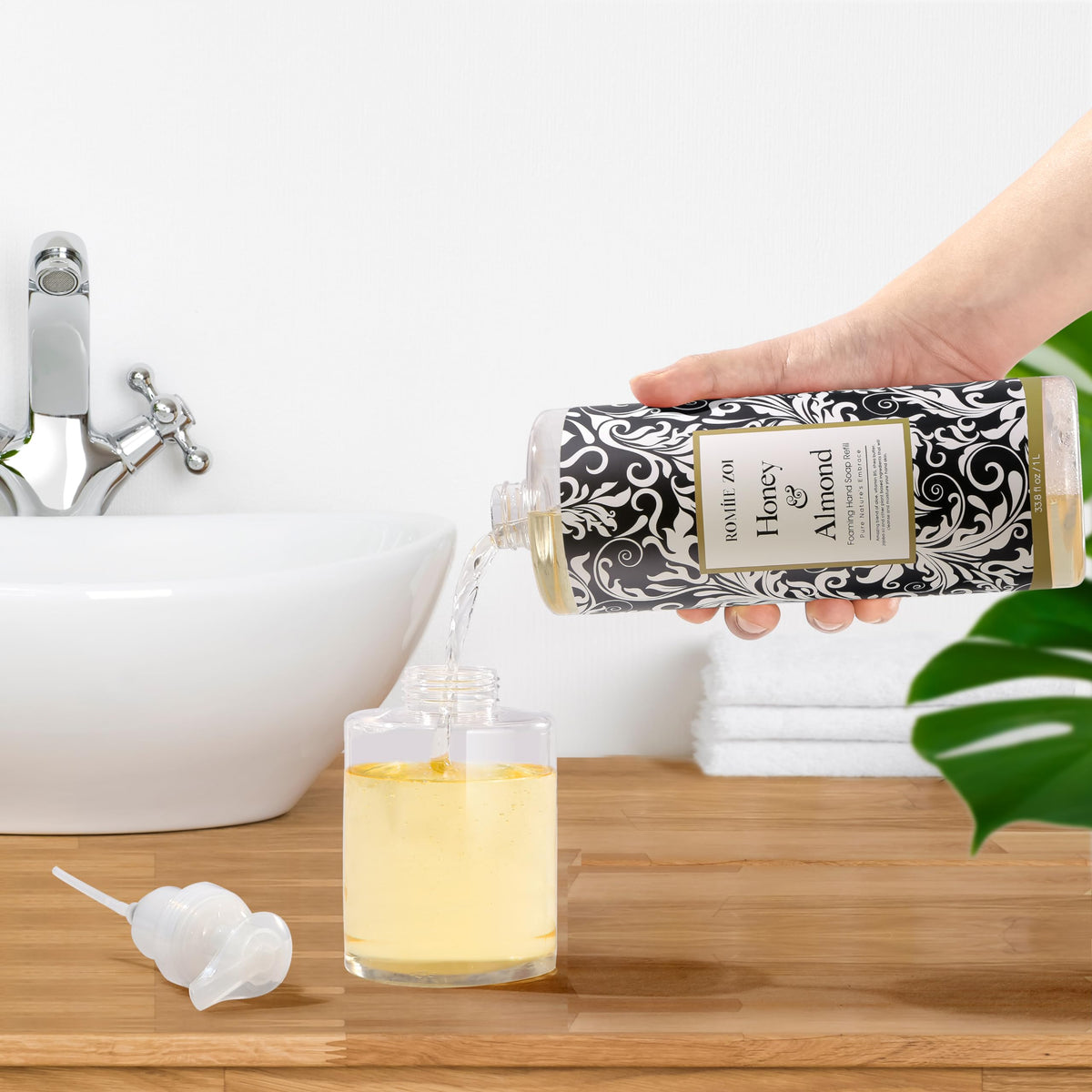 ROMIIE ZOI label ingredients detail listing aloe vera jojoba vitamin B5 benefits