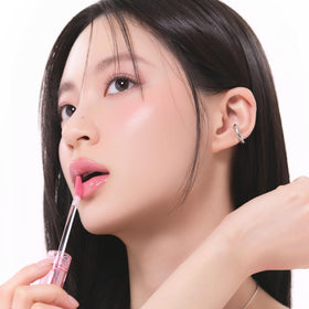 rom&nd gloss with oils highlighting nourishing formula and softening benefit