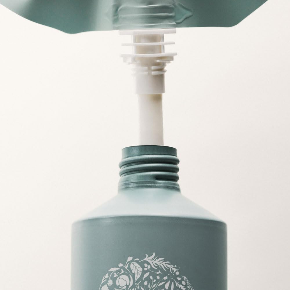 RŌZ conditioner creamy texture close-up showcasing hydration and slip