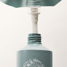 RŌZ conditioner creamy texture close-up showcasing hydration and slip