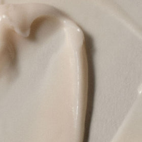 RŌZ creamy conditioner texture close-up demonstrating rich hydration