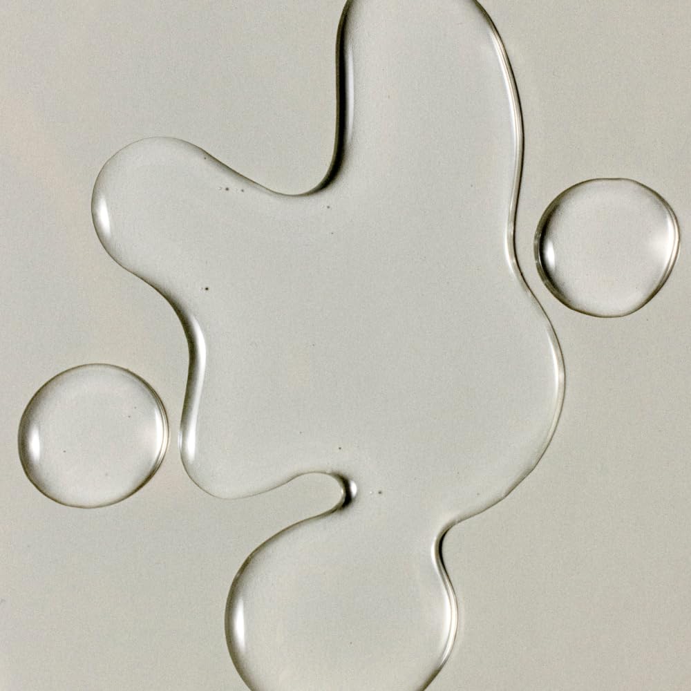 RŌZ oil drops on hand showing lightweight texture and quick absorption benefit
