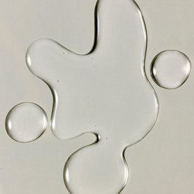 RŌZ oil drops on hand showing lightweight texture and quick absorption benefit