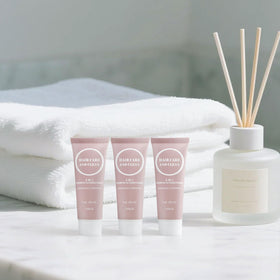 RSQAZQ shampoo conditioner foam texture demonstrating gentle lathering