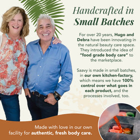 Saavy Naturals jar next to hand showing 8.5 fl oz size benefit