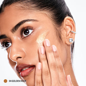 Sacheu doe-foot applicator close-up for precise highlight placement and easy control
