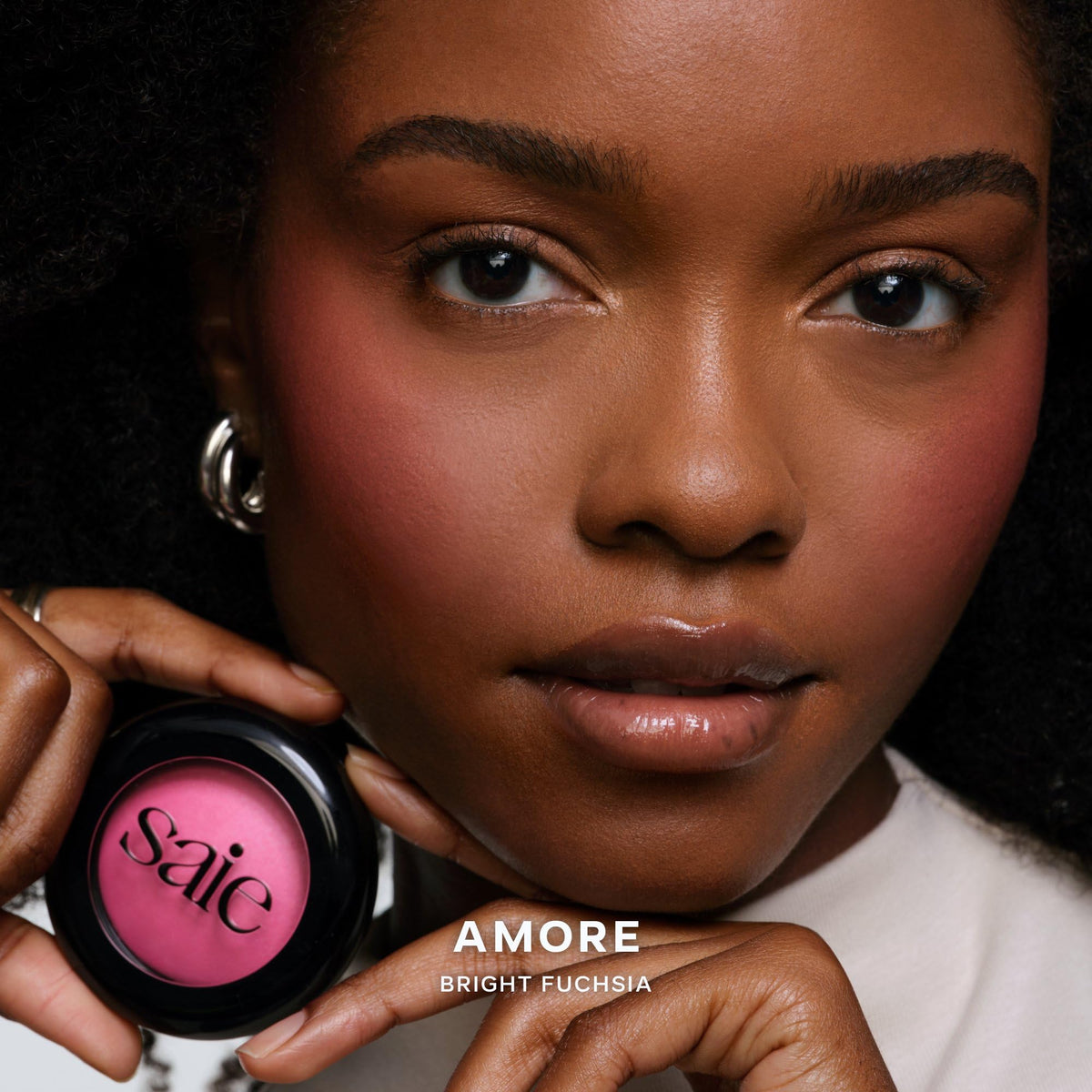 Saie SuperSuede brush pickup demonstrating even pigment transfer for controlled application