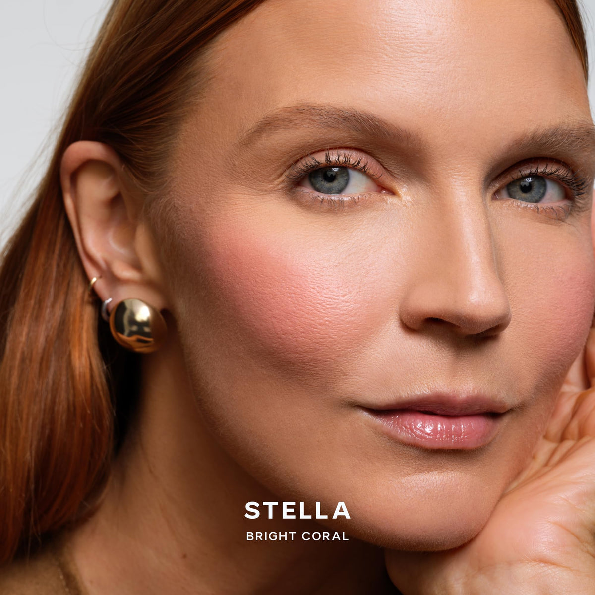 Saie open pan showing SuperSuede Stella baked powder texture for blendable finish