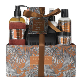 Saint Roy shower gel pouring to display cleansing texture and fresh aromatic benefit