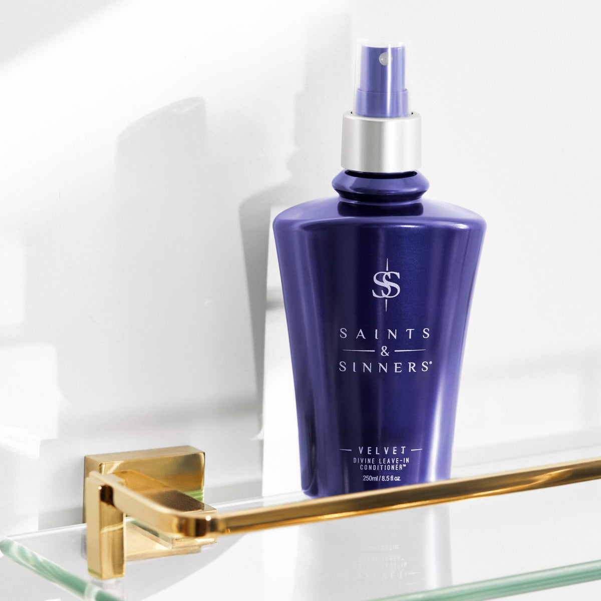 Saints & Sinners in-use detangling on long hair, helps reduce knots and frizz
