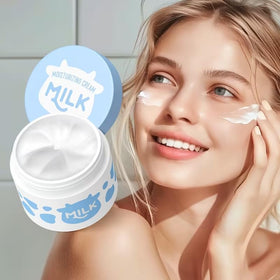 SANZHUAN cleanser close-up highlighting gentle foam and hydration