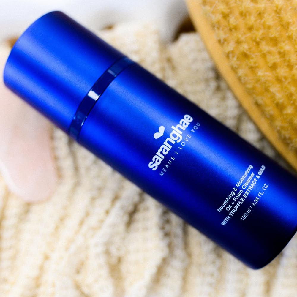 Saranghae texture close-up showing oil transforming to foam for effective cleansing