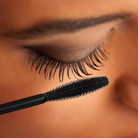 SCENT BEAUTY Dolly-Eyes open tube angle highlighting applicator design