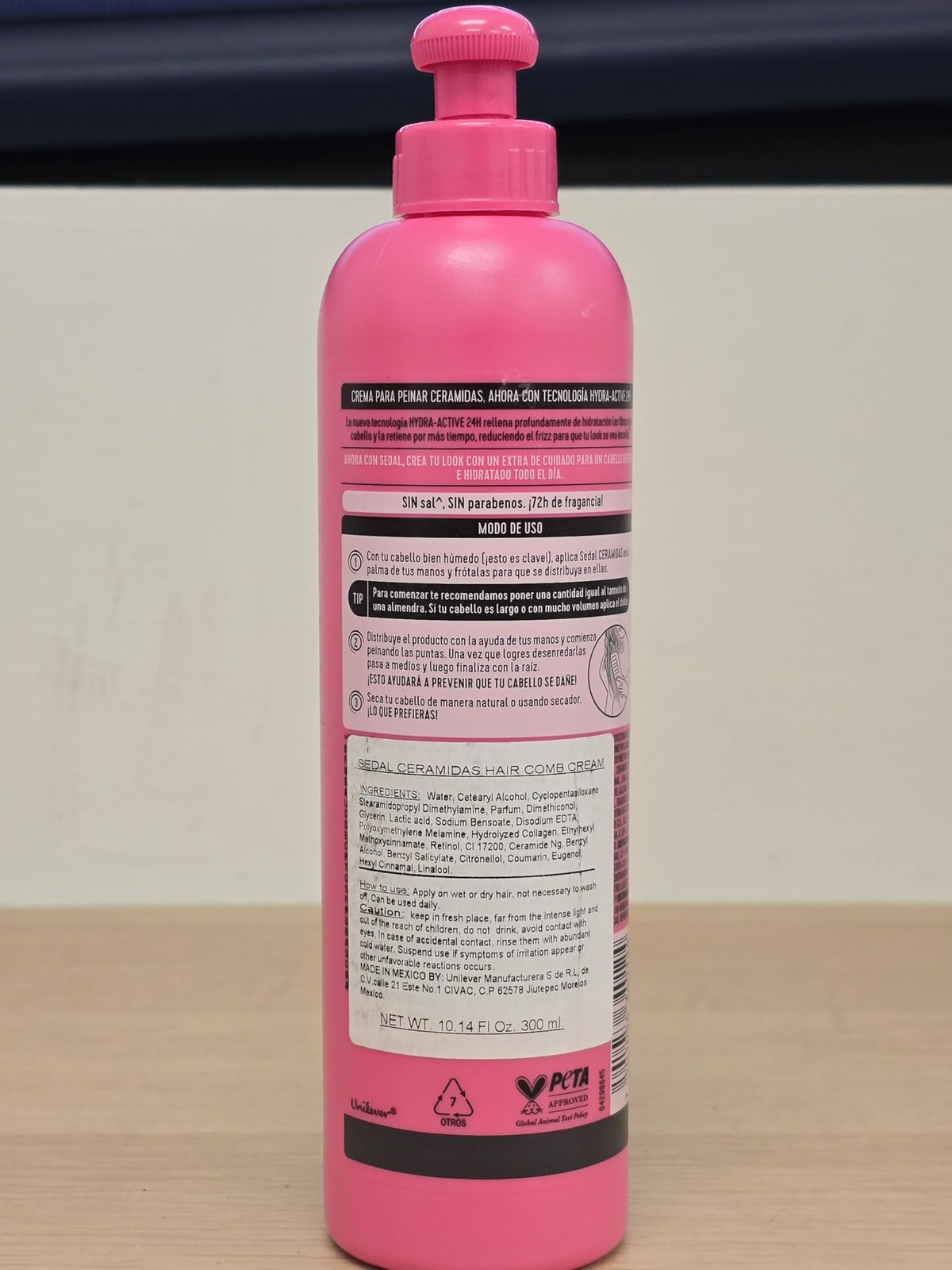 Sedal cream texture close-up highlighting micro ceramides and smooth finish