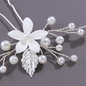 SELFCLOUD bridesmaids with matching pins demonstrating coordinated styling benefit