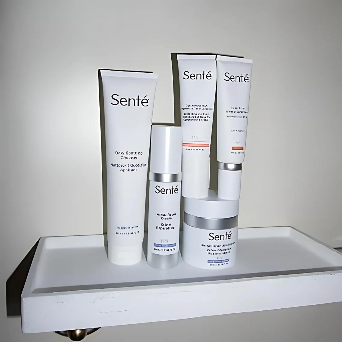 Sente sunscreen in outdoor setting showing UV and visible-light protection benefit