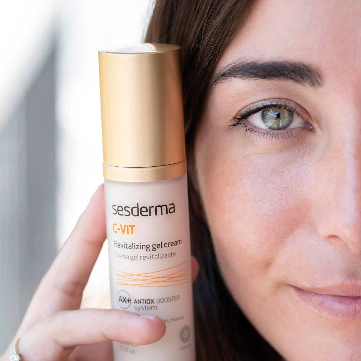 Sesderma being dispensed into hand demonstrating easy application