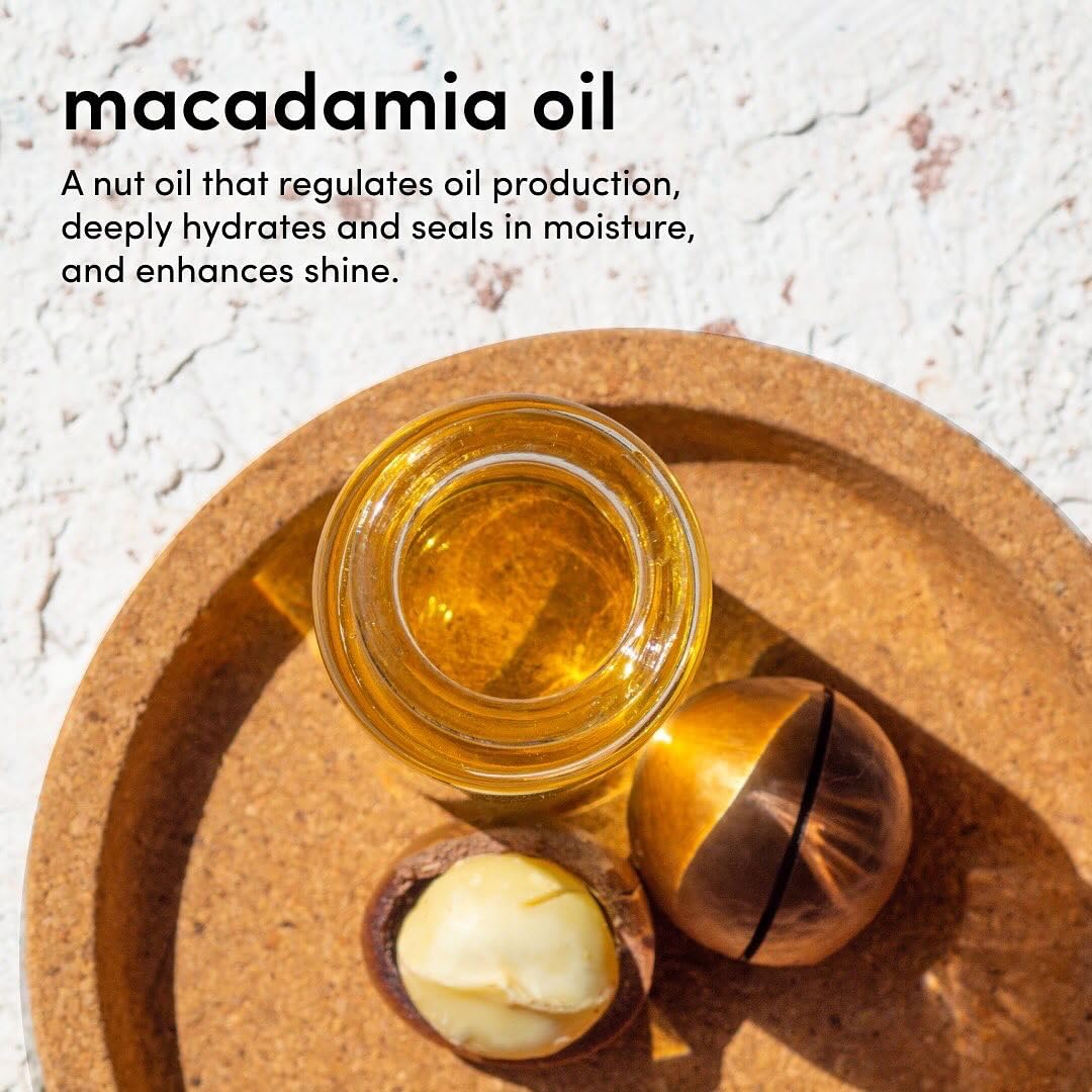 SEVEN coconut and macadamia oils visualizing nourishing ingredients and moisture