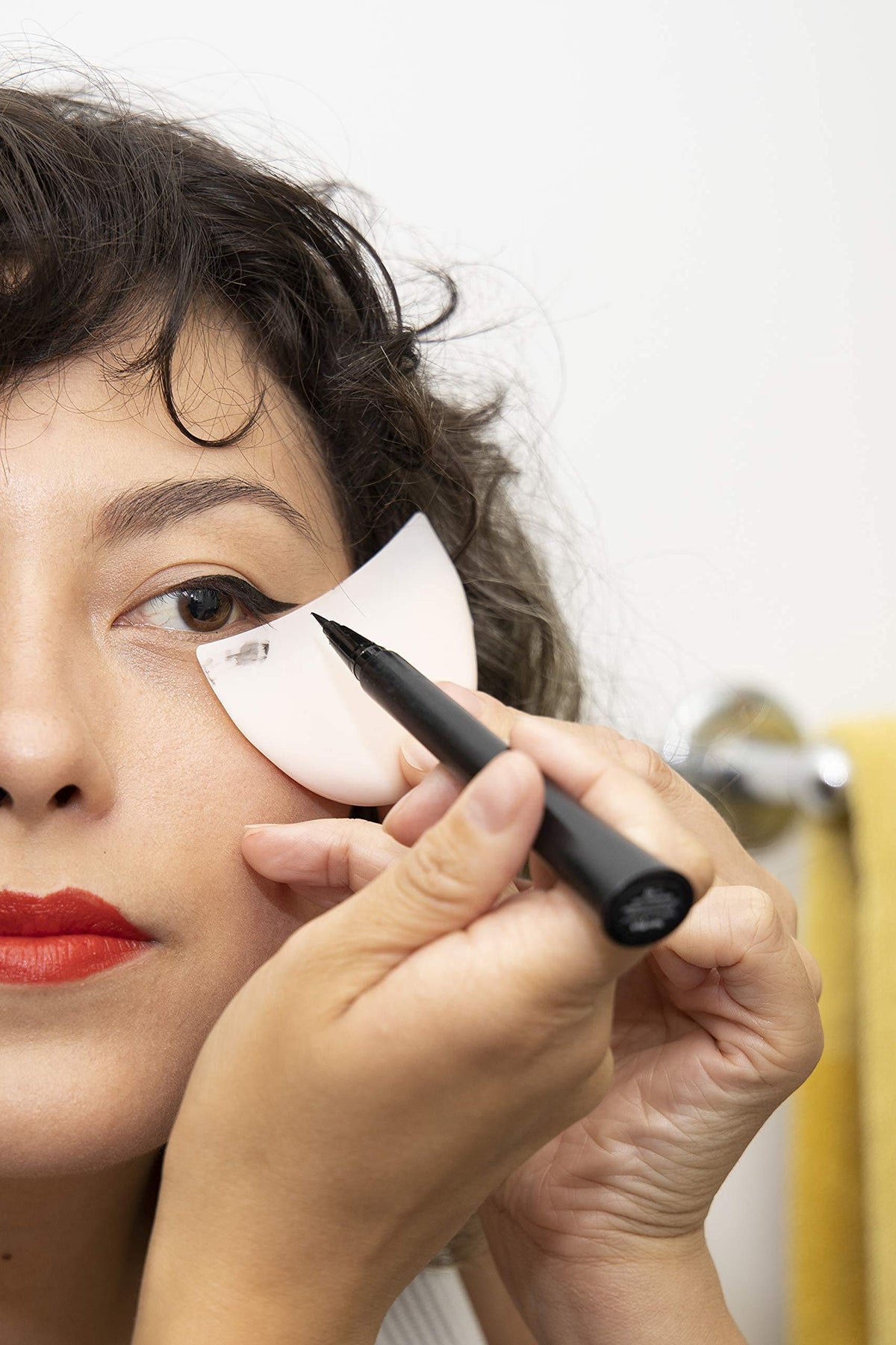 Shadow Moon chilled under eye providing cooling soothe benefit
