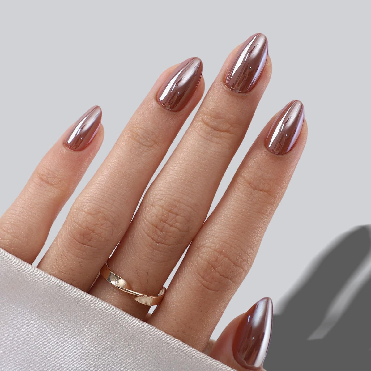 SHANGMENG close detail of reusable nails emphasizing durability and easy reapplication
