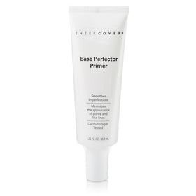 Sheer Cover primer applying on face demonstrates even coverage and smoother makeup base benefit