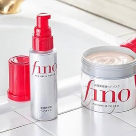sidefield size comparison with everyday item showing 70mL scale benefit: travel-friendly volume