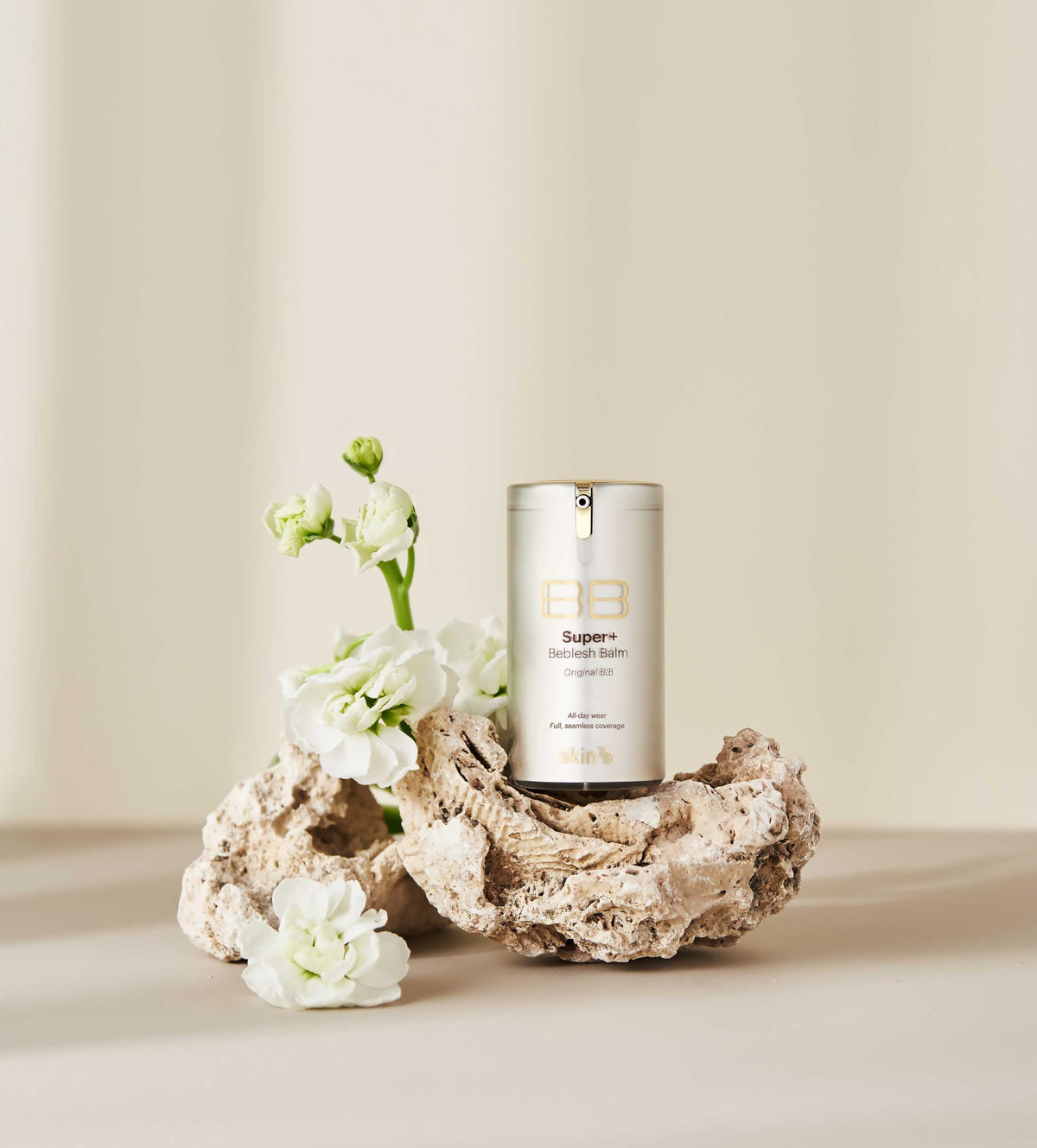 SKIN79 gold and caviar ingredient close-up emphasizing luxury hydration benefits