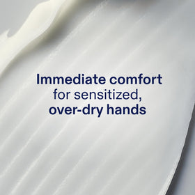 Skinfix close-up of cream texture being dispensed, demonstrates fast absorption