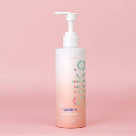 Sleek'e pump and label close-up highlighting ingredients and application ease