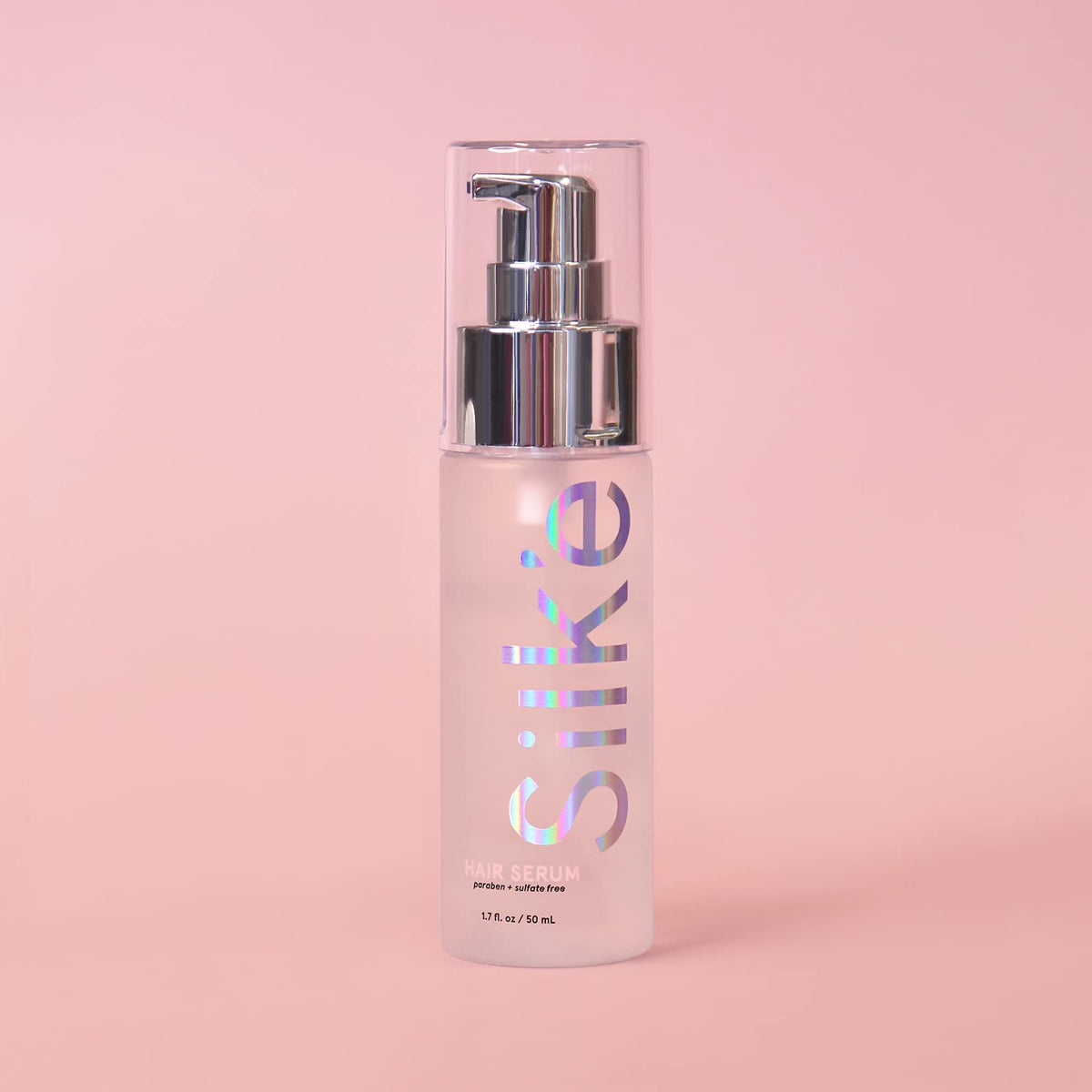 Sleek'e serum texture pouring to show lightweight, non-greasy consistency