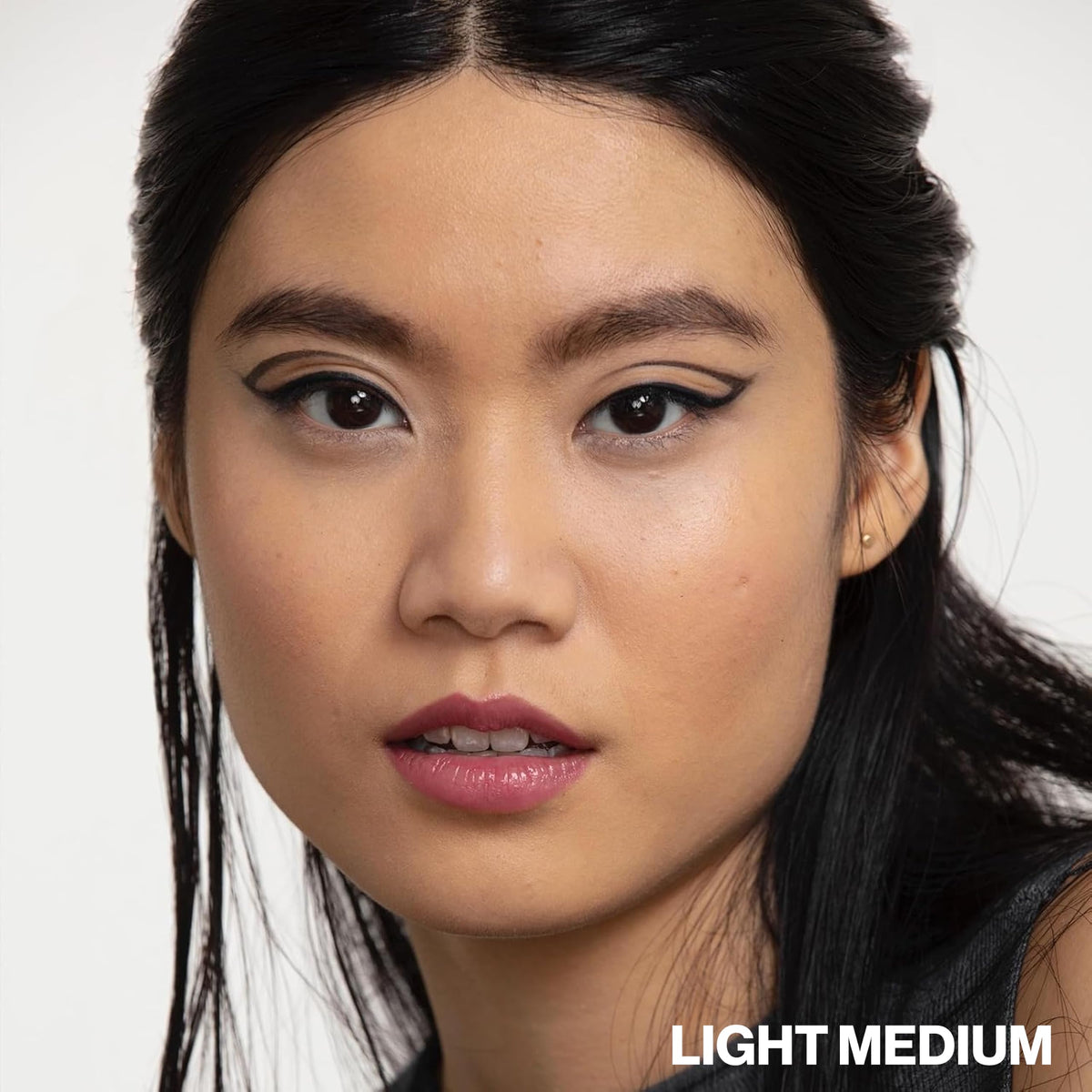 Smashbox with sunscreen visual emphasizing SPF 25 daily protection and environmental defense