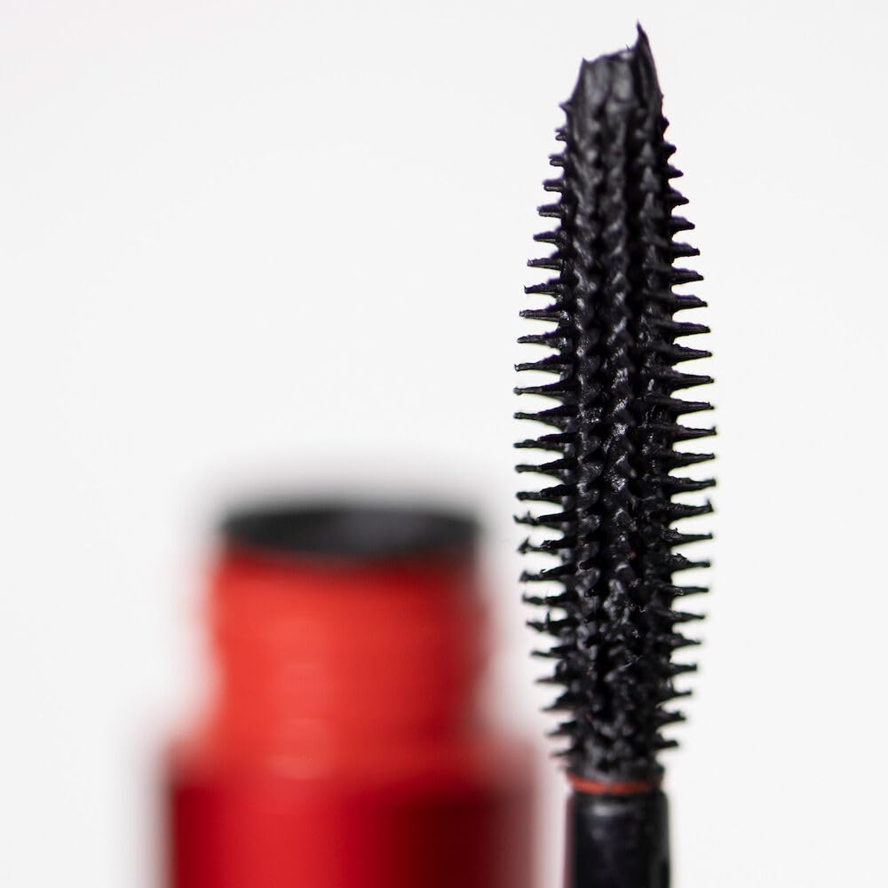 Smashbox before-and-after lashes demonstrating fanned-out length and separation