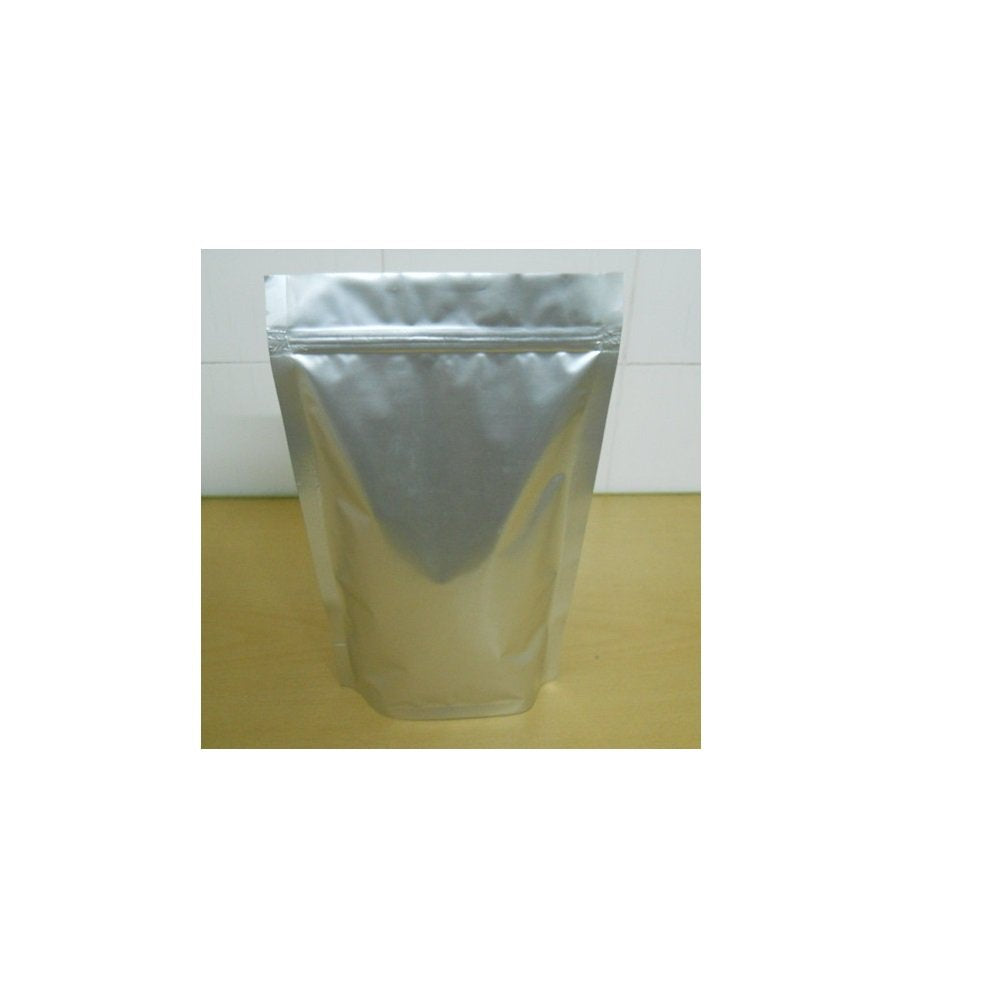 SmellGood shea butter applied on hand demonstrating moisturization and smooth finish