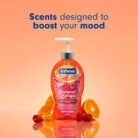 Softsoap texture close-up showing moisture beads that hydrate skin during washing benefit