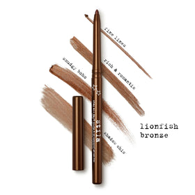stila application on eye tightline illustrating precise lash-definition