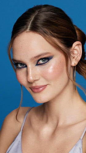 stila application on eye demonstrating smooth glide and sharp line