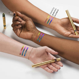 stila model applying Chroma-Flash liner, demonstrating long-wear precision and drama