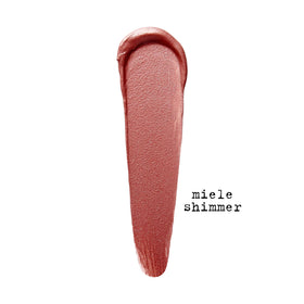 stila doe-foot applicator close-up for precise application and clean lip edges benefit
