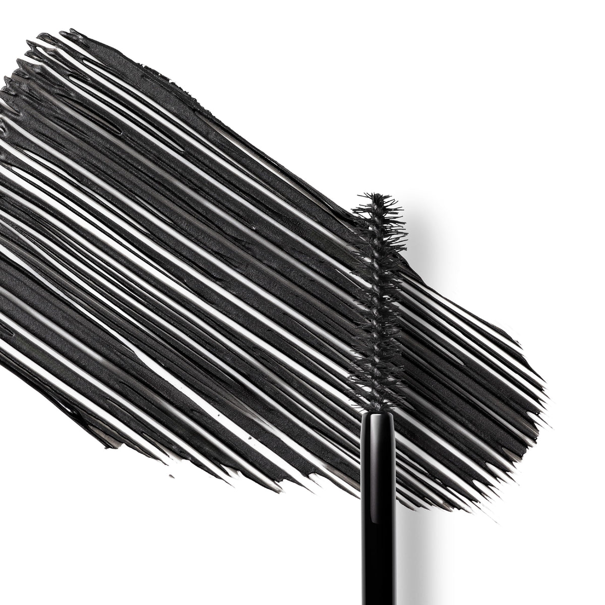stila curved brush detail that lifts and wraps lashes for fuller effect